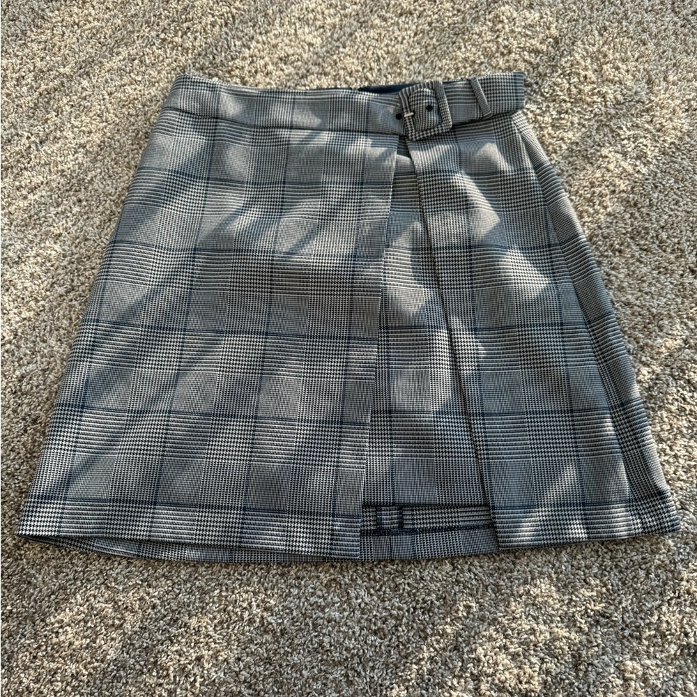 Club Monaco skirt - perfect for work or school! Worn once.